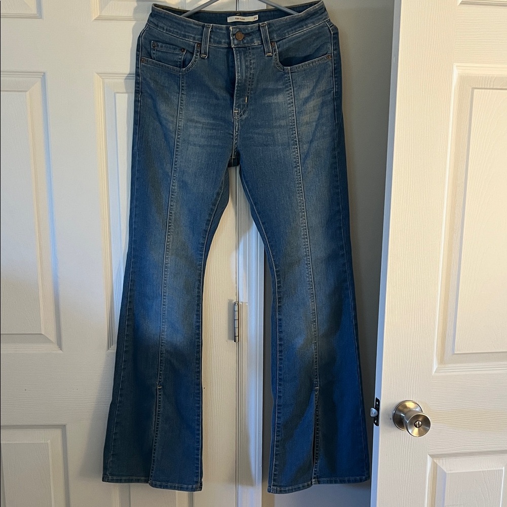 Levi's Women's Flare Jeans in Classic Blue